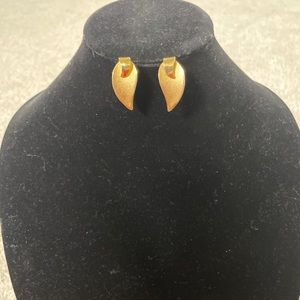 Vintage yellow gold tone earrings
